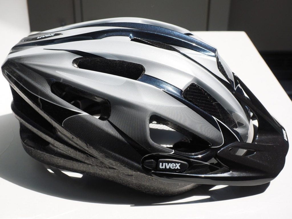 Schnittiger Hartschalen Fahrradhelm