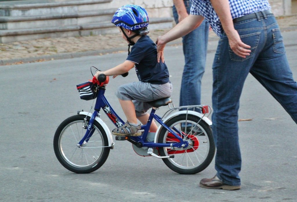 Kind Fahrradfahren lernen